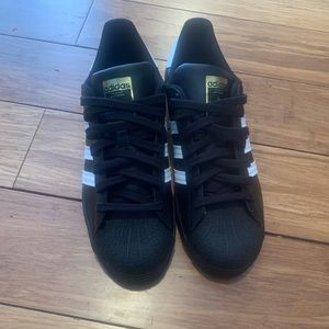 Adidas superstars